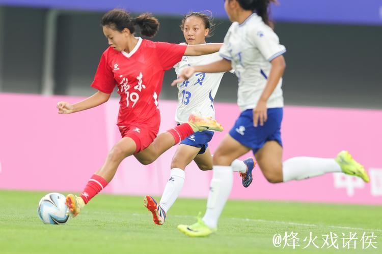 十五运会女足成年组开赛 广东队迎“开门红”