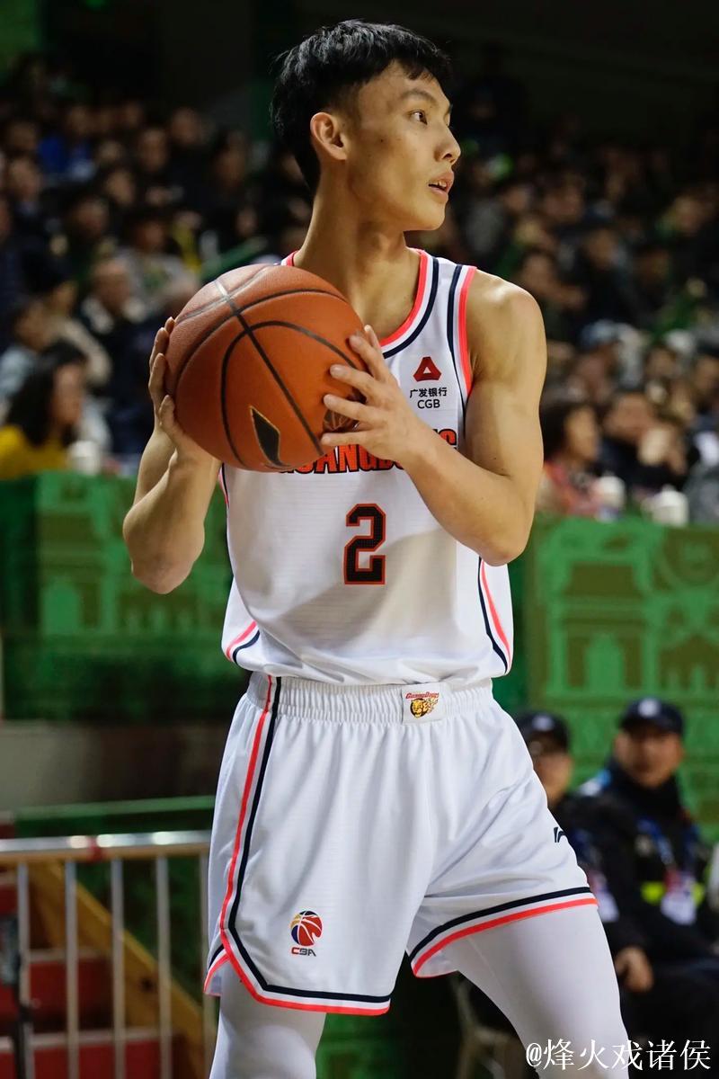 周琦22+8徐杰20分 广东轻取广厦总分1-0领先 周琦22+8徐杰20分 广东轻取广厦总分1-0领先